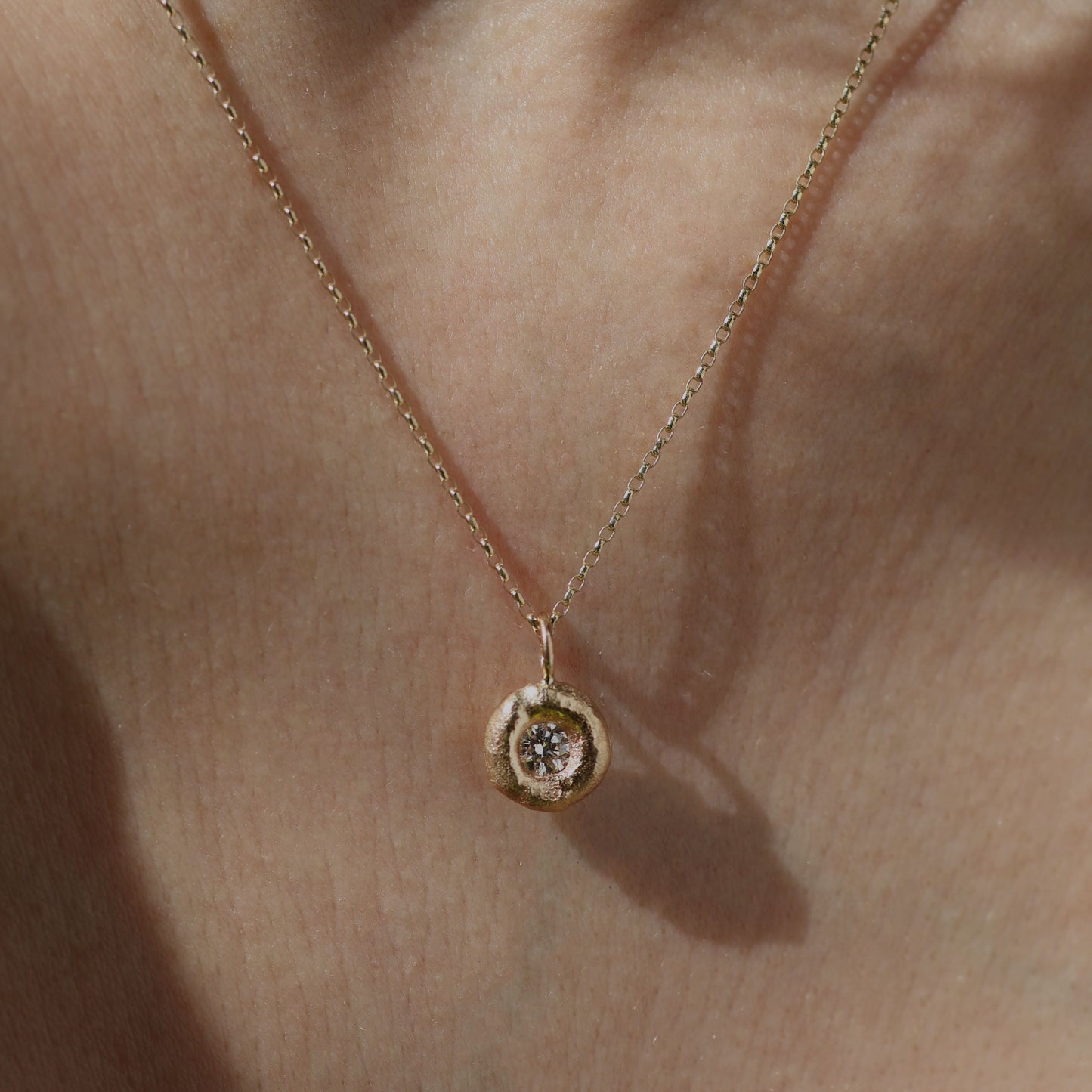 Molten Pendant - 9ct Gold - 4mm Lab Diamond
