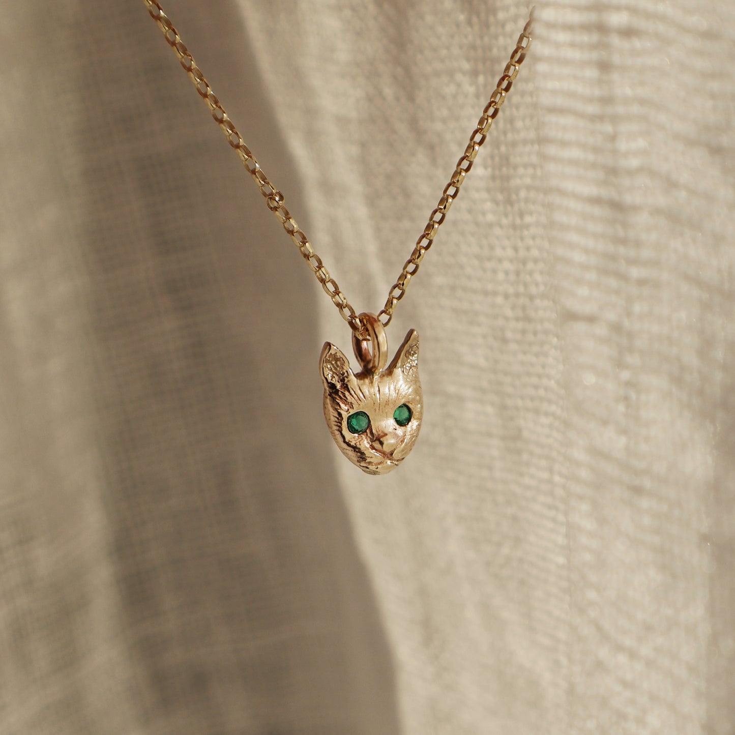 Cat Face Necklace - 9ct Gold - Emerald