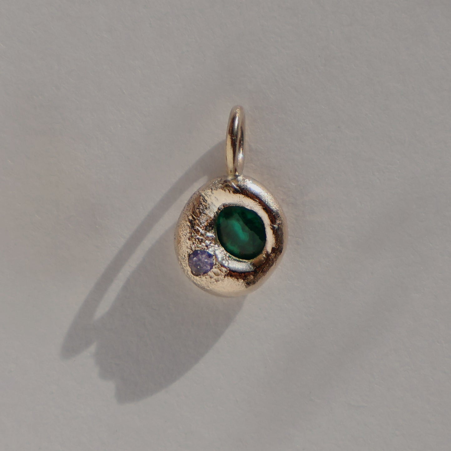 Molten Pendant - 9ct Gold - Round Emerald with Tanzanite - No Chain