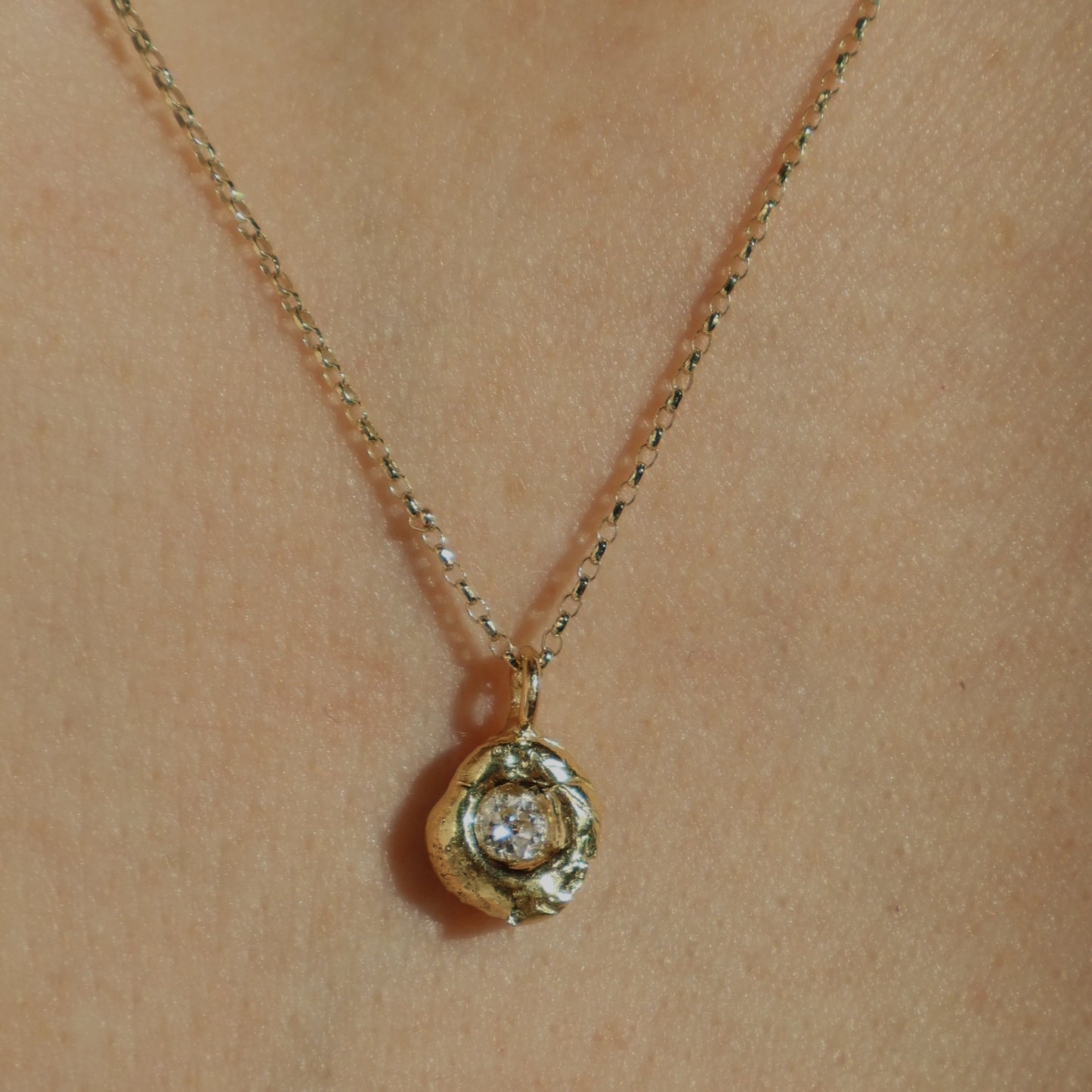 Molten Pendant  - 18ct Gold - Round Lab Grown Diamond