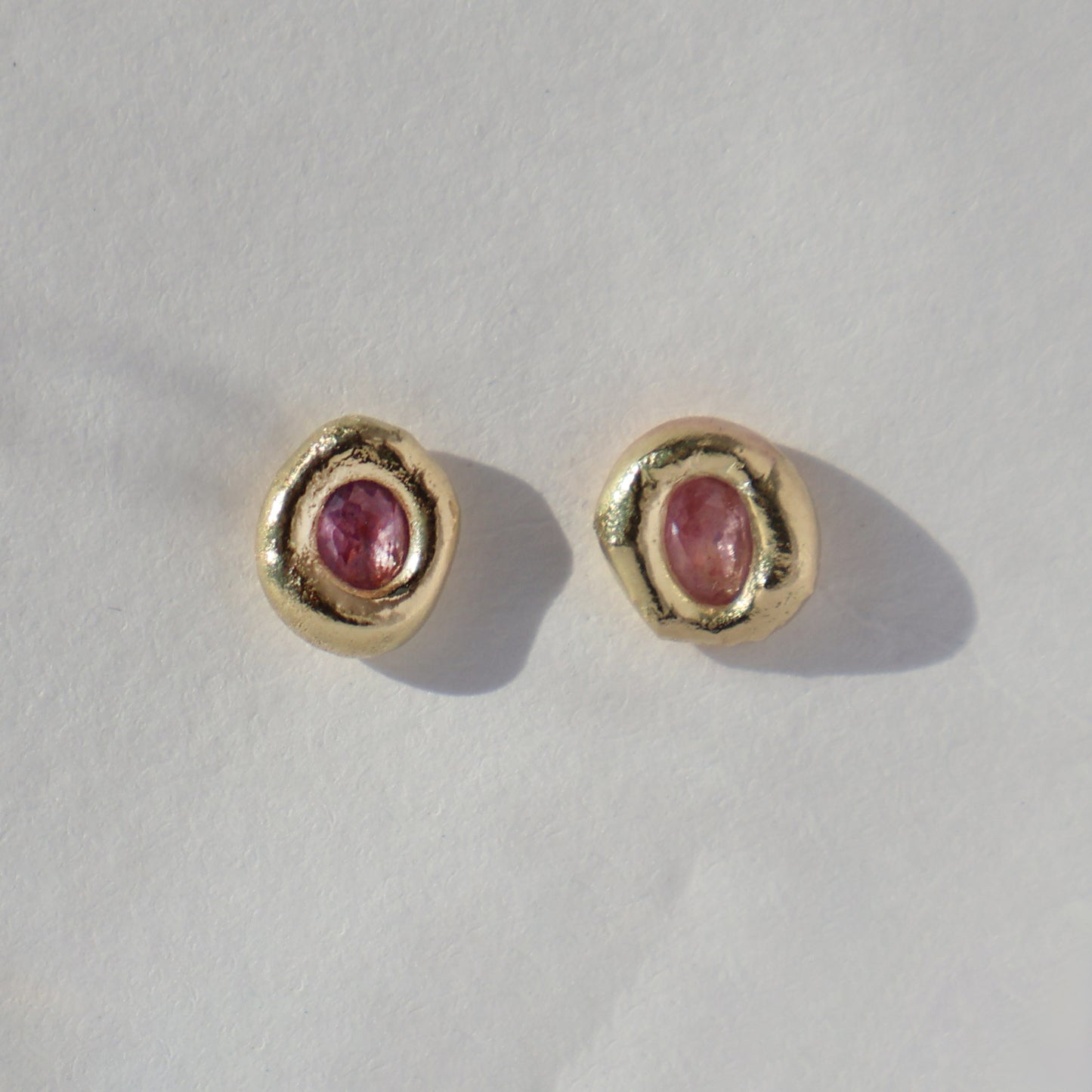 Molten Earrings  - 18ct Gold - Pink Sapphire