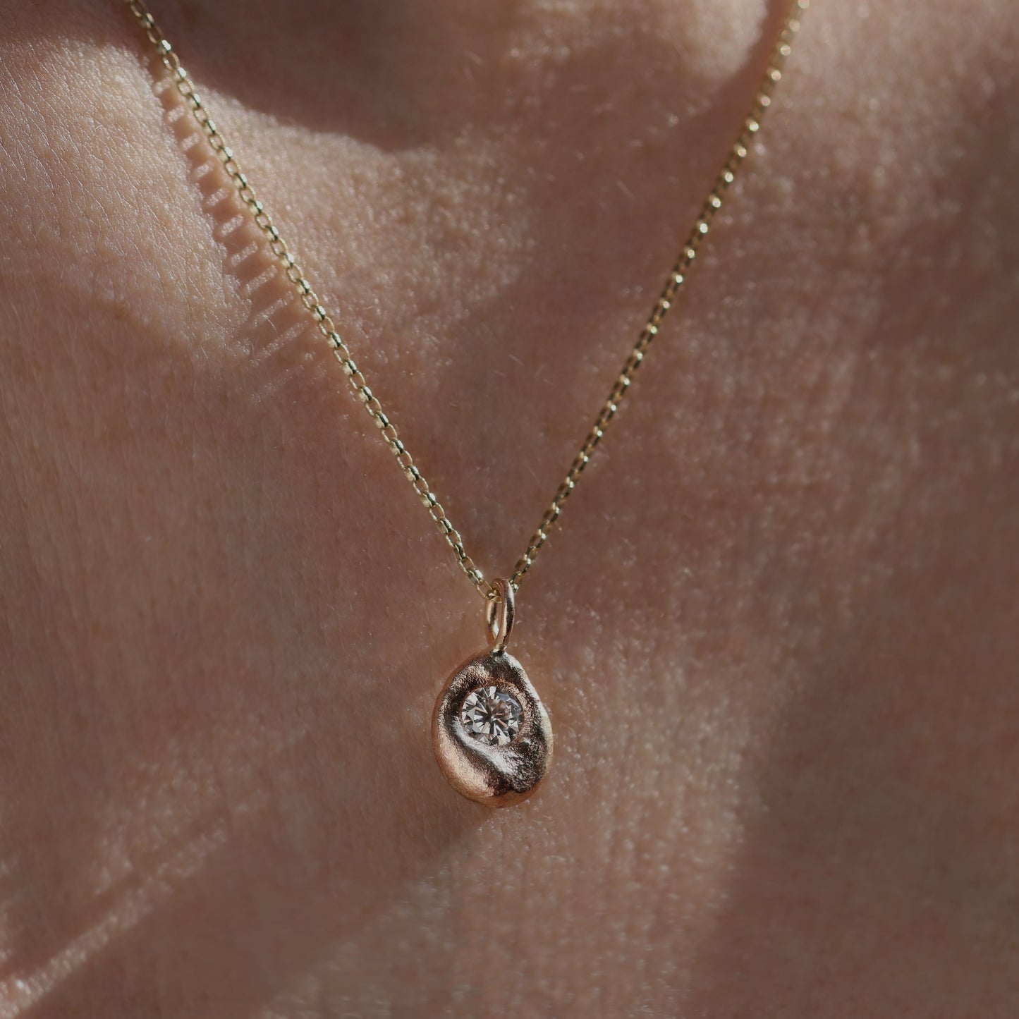 Molten Pendant  - 9ct Gold - 4.2mm Lab Diamond