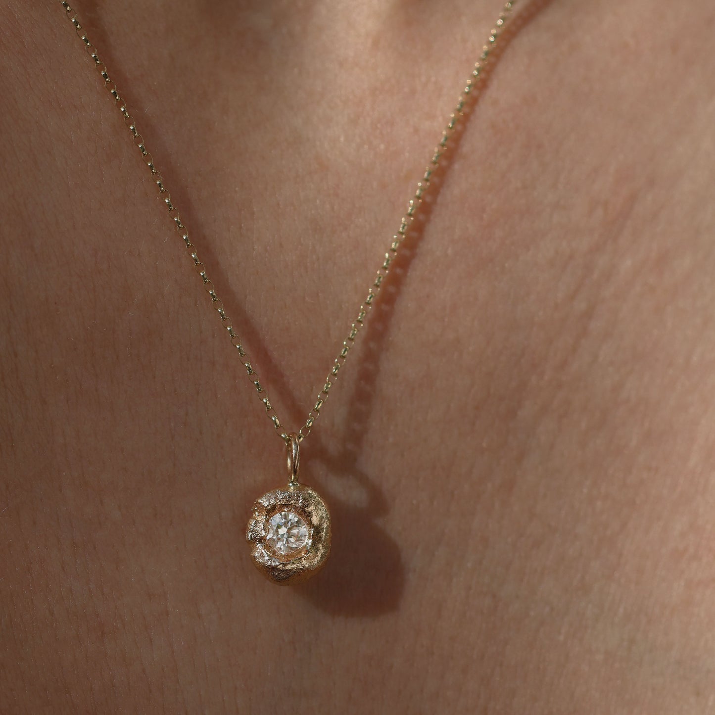 Molten Pendant  - 9ct Gold - 4mm Lab Diamond