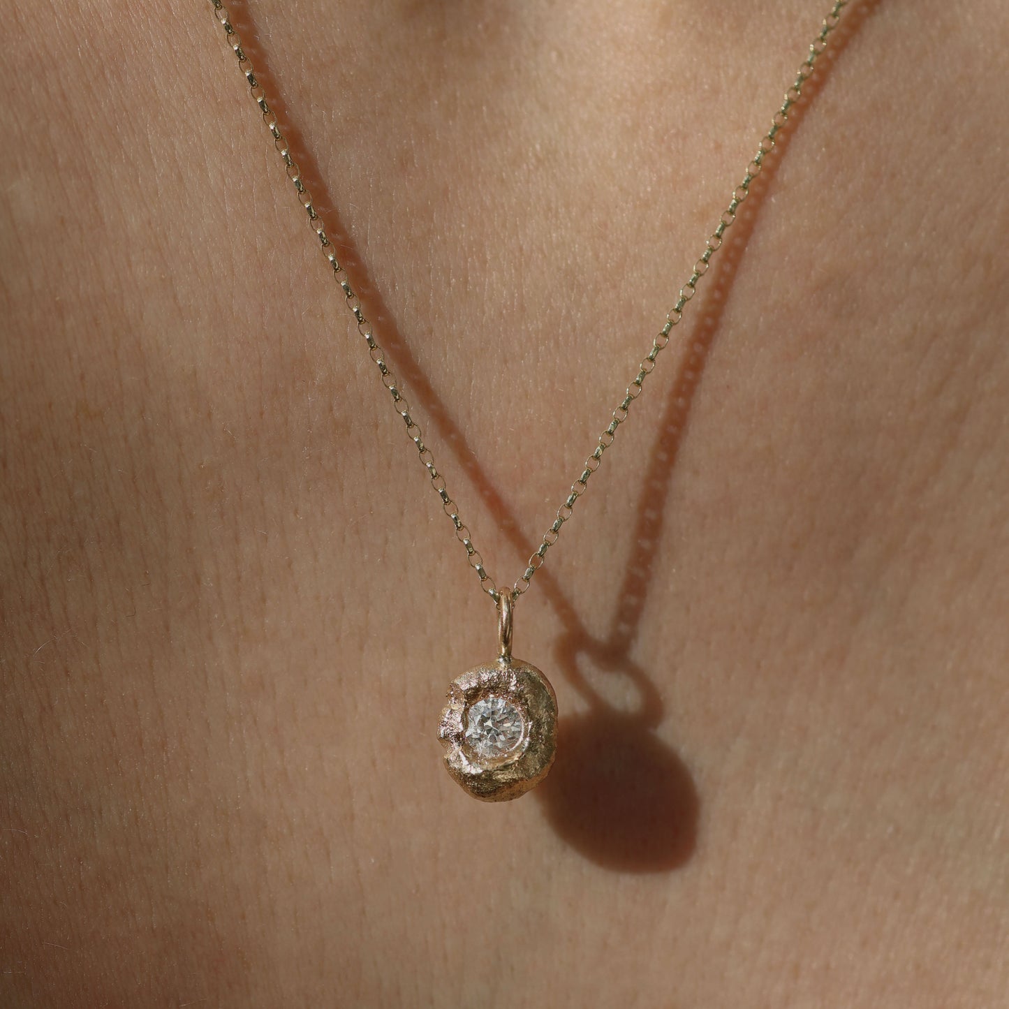 Molten Pendant  - 9ct Gold - 4mm Lab Diamond
