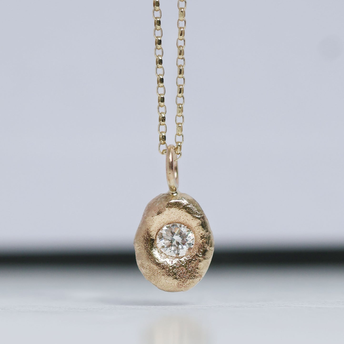Molten Pendant  - 9ct Gold - 4mm Lab Diamond