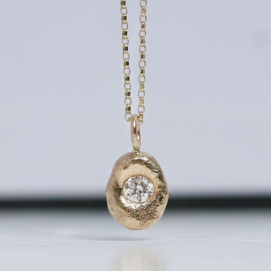 Molten Pendant  - 9ct Gold - 4mm Lab Diamond