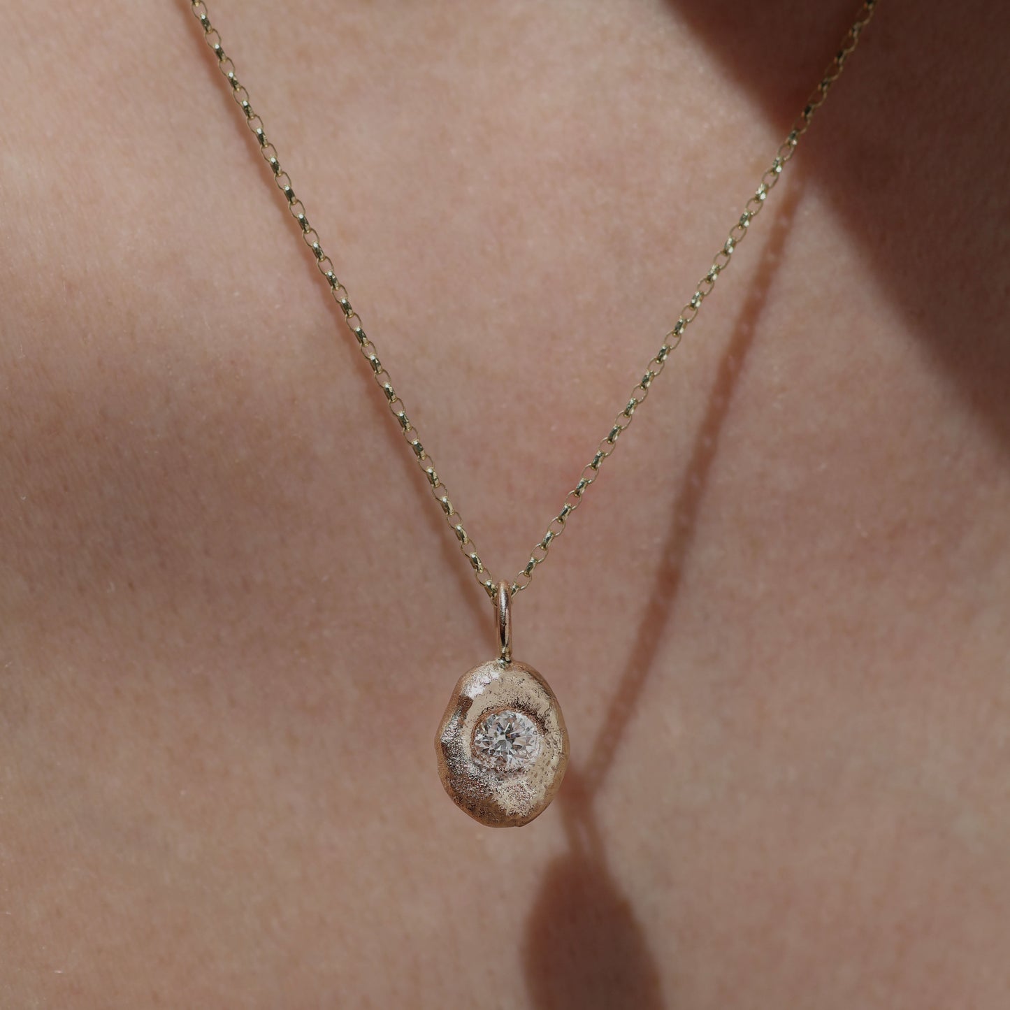Molten Pendant  - 9ct Gold - 4mm Lab Diamond