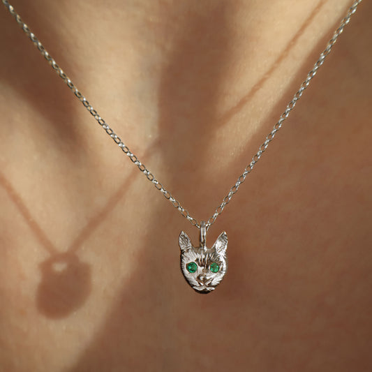 Cat Face Necklace - Silver - Emerald
