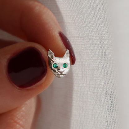 Cat Face Earrings - Silver - Emerald